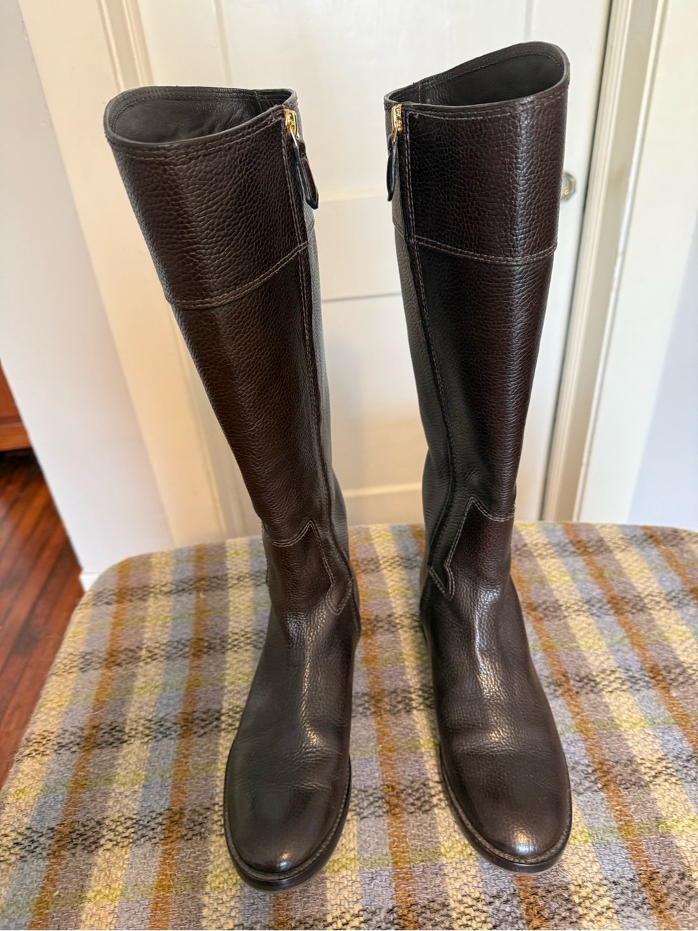 Tory Burch Joanna Dark Brown Pebbled Leather Knee Riding Boots Gold Logo EUC sz8 - Picture 5 of 11